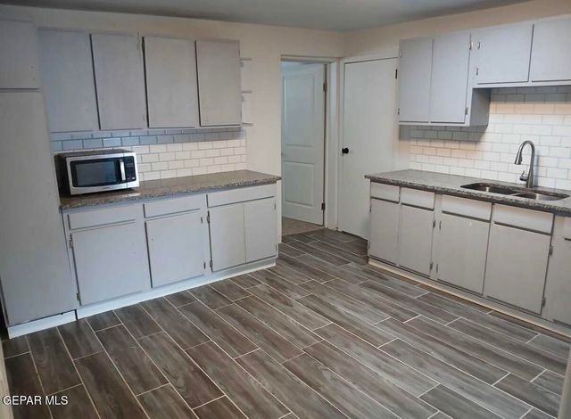 602 Raymundo Road, Socorro, TX 79927