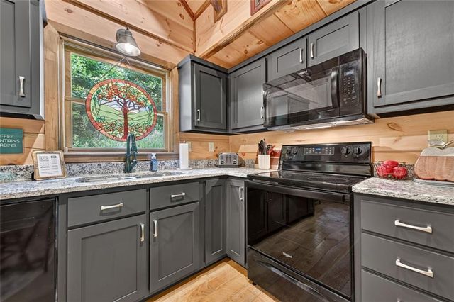 261 Frosty Mountain Trail, Ellijay, GA 30536