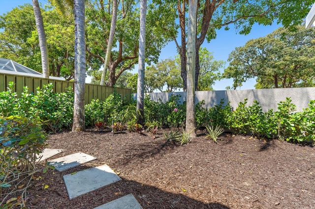 262 Eagleton Estates Boulevard, Palm Beach Gardens, FL 33418