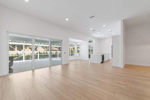 262 Eagleton Estates Boulevard, Palm Beach Gardens, FL 33418