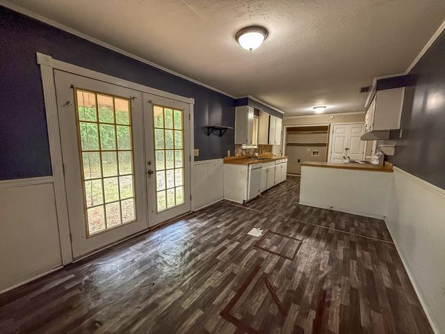 205 Elizabeth Ave., Petal, MS 39465