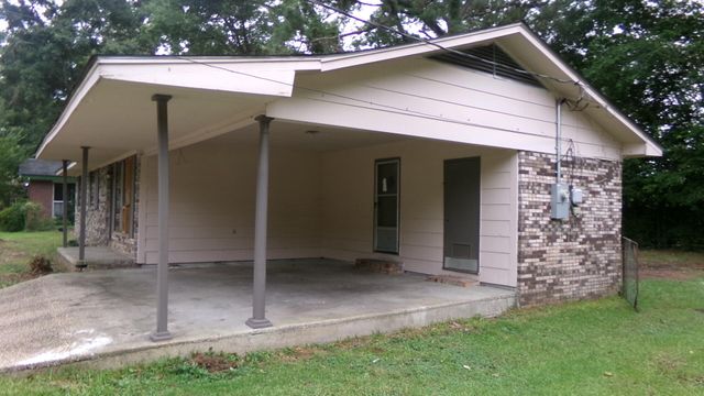205 Elizabeth Ave., Petal, MS 39465