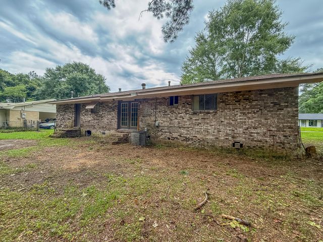 205 Elizabeth Ave., Petal, MS 39465