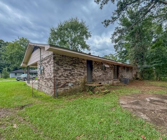 205 Elizabeth Ave., Petal, MS 39465