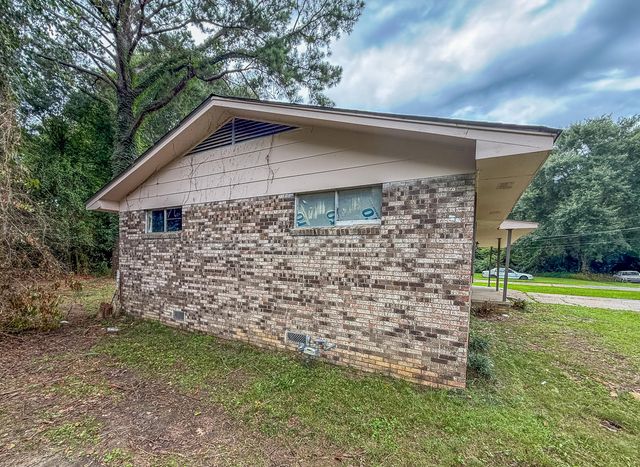 205 Elizabeth Ave., Petal, MS 39465