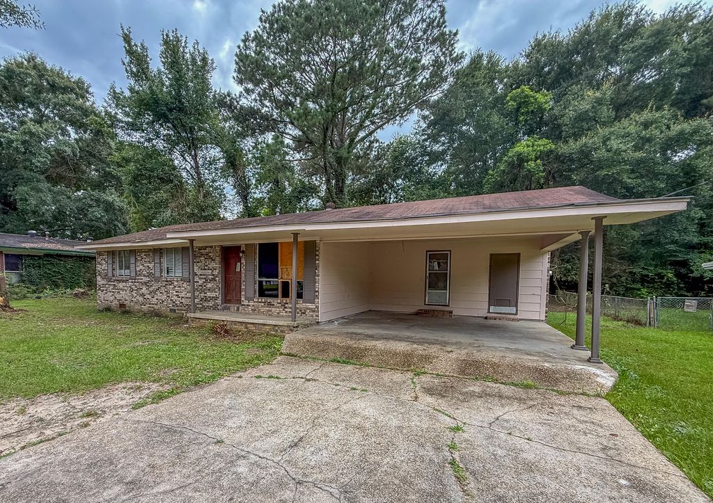 205 Elizabeth Ave., Petal, MS 39465