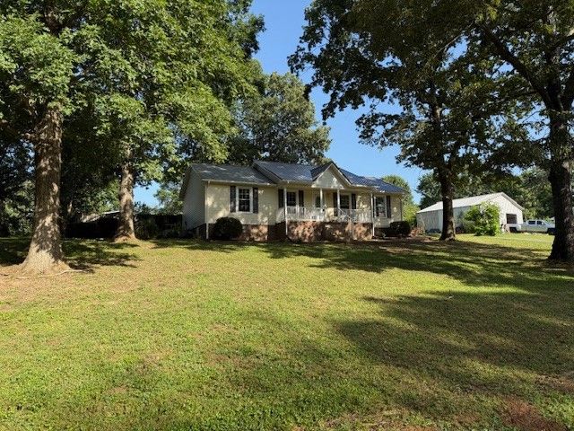 446 Treetop Trl, Lawrenceburg, TN 38464