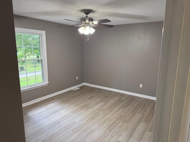 446 Treetop Trl, Lawrenceburg, TN 38464