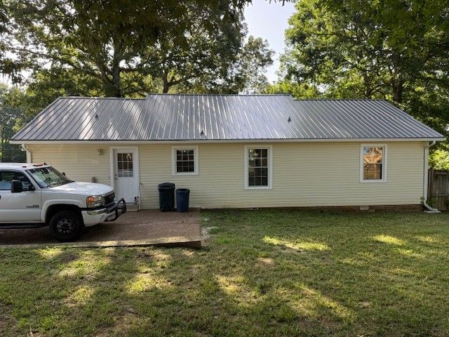 446 Treetop Trl, Lawrenceburg, TN 38464