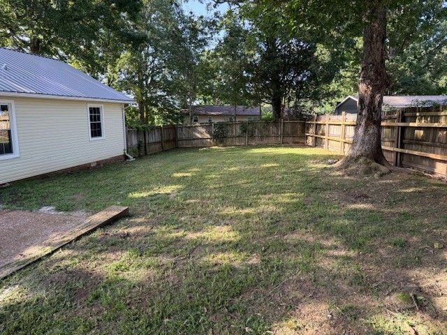 446 Treetop Trl, Lawrenceburg, TN 38464