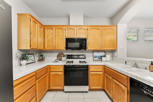 742 Langrick Ct, Folsom, CA 95630