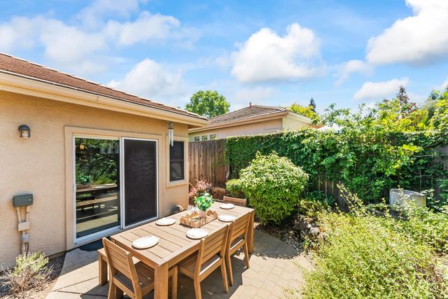 742 Langrick Ct, Folsom, CA 95630