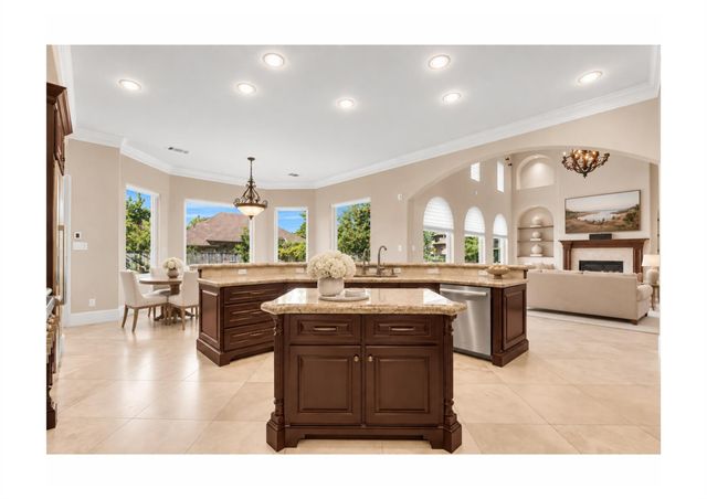 7 Player Ridge, The Woodlands, TX 77382