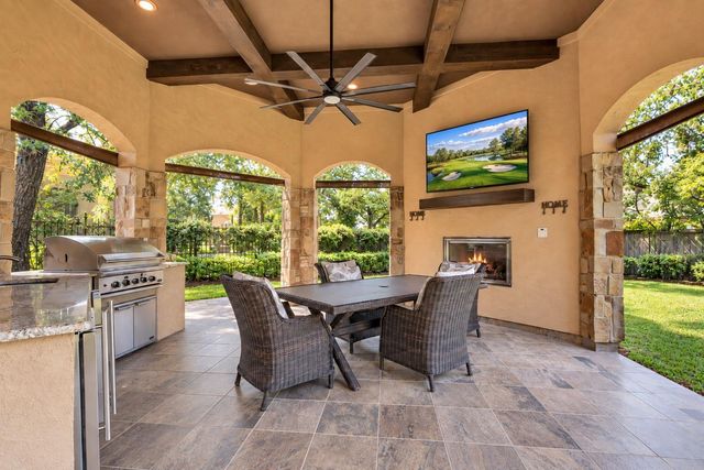 7 Player Ridge, The Woodlands, TX 77382