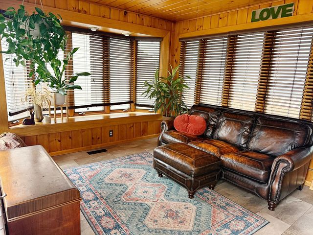 3559 2nd Street NE, Minneapolis, MN 55418