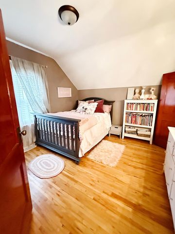 3559 2nd Street NE, Minneapolis, MN 55418