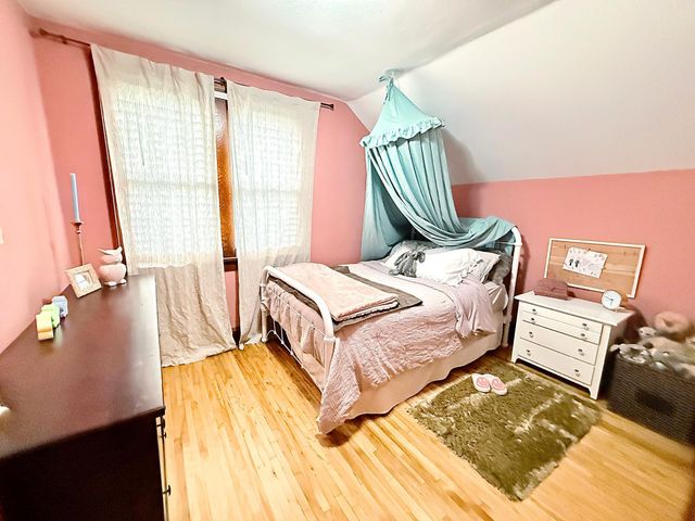 3559 2nd Street NE, Minneapolis, MN 55418