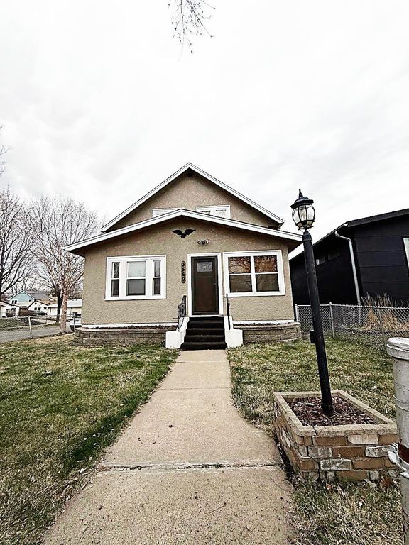 3559 2nd Street NE, Minneapolis, MN 55418