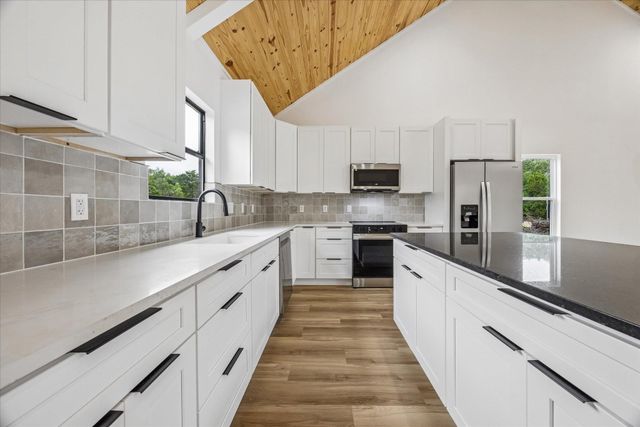 3 Rocky RUN, Wimberley, TX 78676