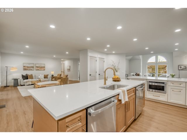 15800 Sw WINDHAM Ter, Tigard, OR 97224