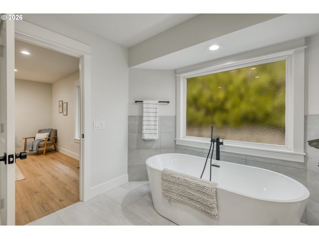 15800 Sw WINDHAM Ter, Tigard, OR 97224