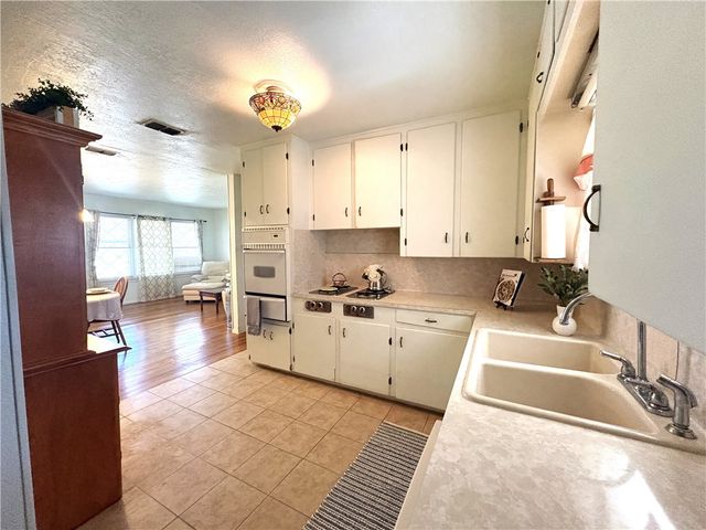 1213 Belmeade Dr, Corpus Christi, TX 78412