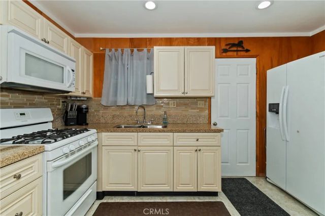 31162 All View, Running Springs, CA 92382