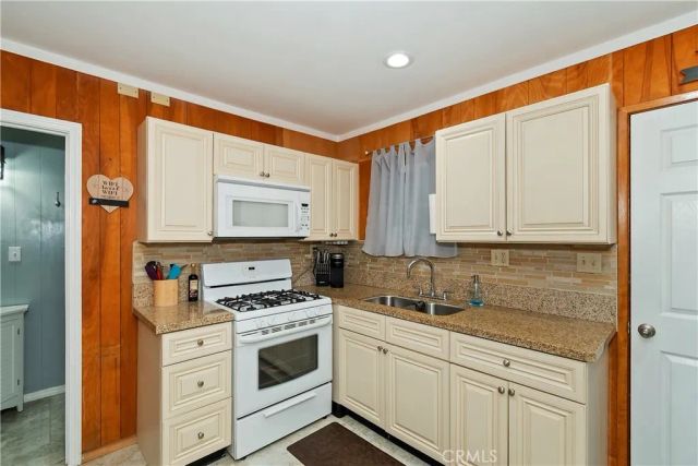 31162 All View, Running Springs, CA 92382