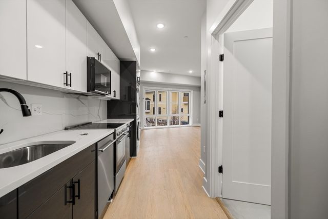 872 Broadway 205, Somerville, MA 02144