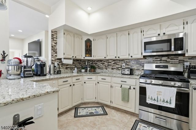 77 Ethel St, Woodbridge Twp., NJ 08840