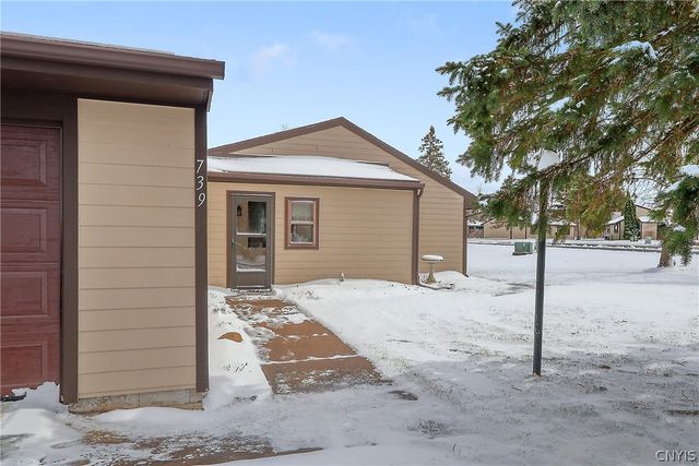 739 Village Boulevard South, Van Buren, NY 13027