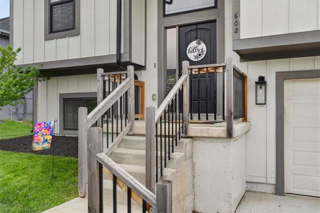 602 Ridgeview Drive, Grain Valley, MO 64029