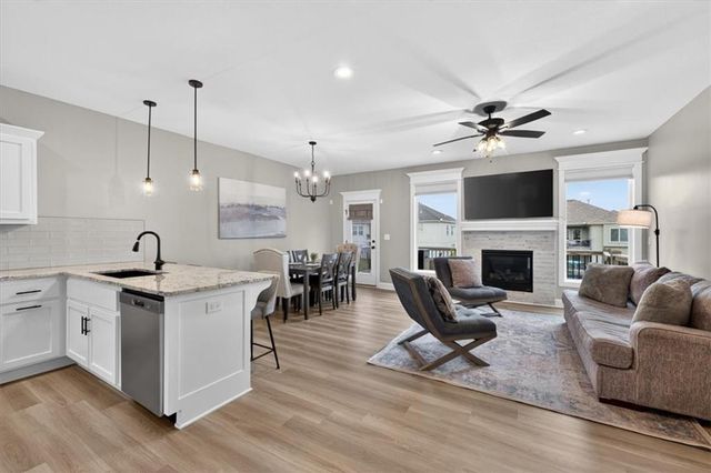 602 Ridgeview Drive, Grain Valley, MO 64029