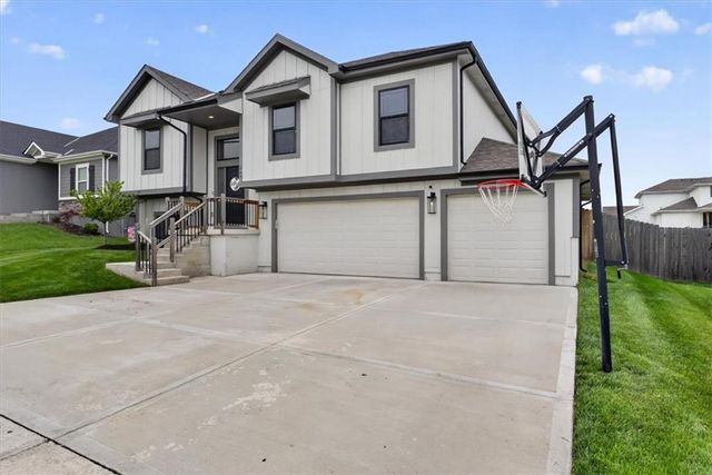 602 Ridgeview Drive, Grain Valley, MO 64029