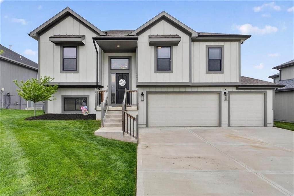 602 Ridgeview Drive, Grain Valley, MO 64029