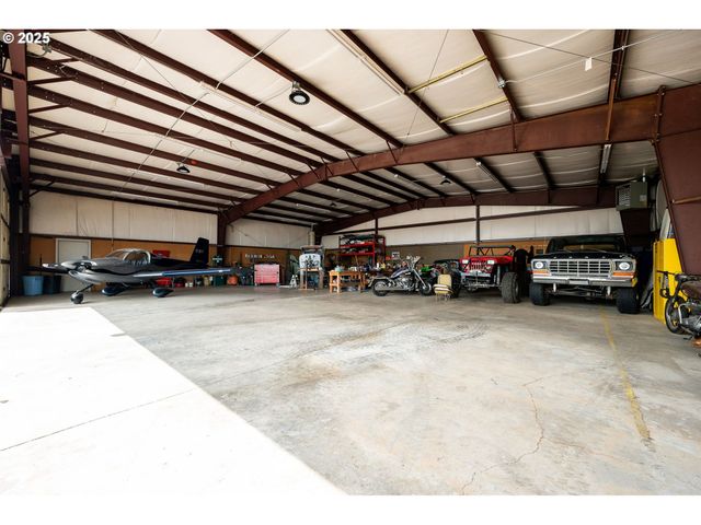 29497 S MERIDIAN Rd, Hubbard, OR 97032