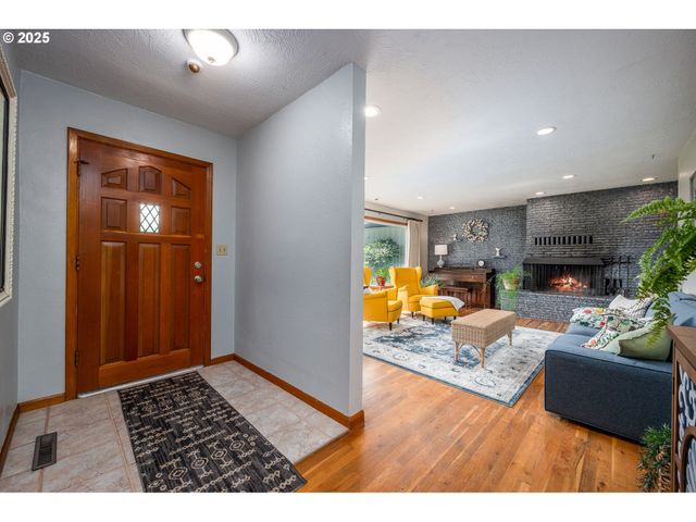 29497 S MERIDIAN Rd, Hubbard, OR 97032