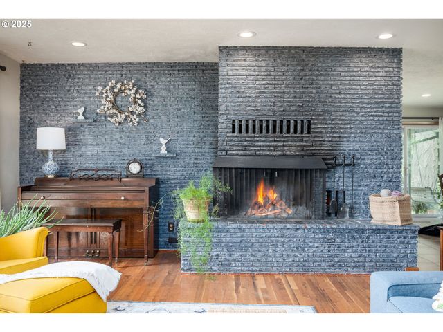 29497 S MERIDIAN Rd, Hubbard, OR 97032