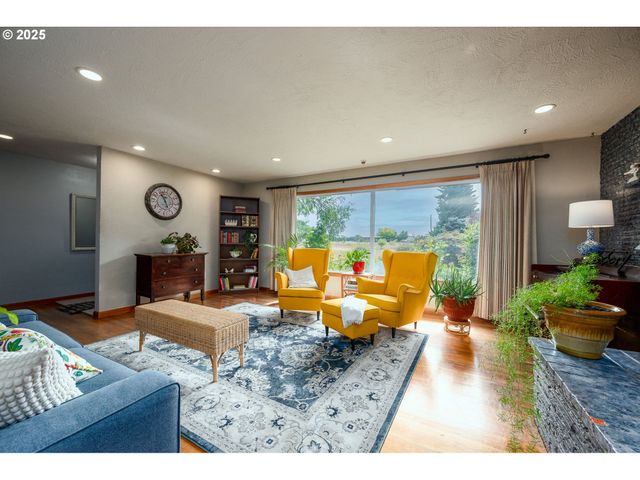 29497 S MERIDIAN Rd, Hubbard, OR 97032