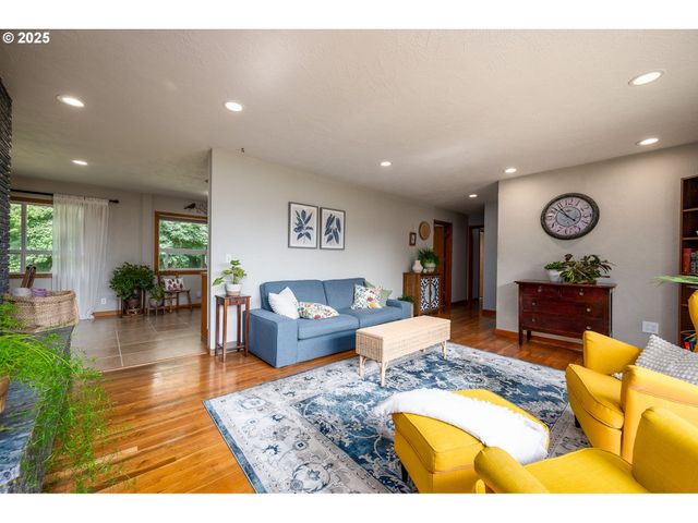 29497 S MERIDIAN Rd, Hubbard, OR 97032