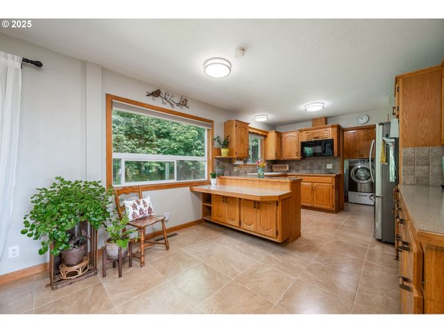 29497 S MERIDIAN Rd, Hubbard, OR 97032