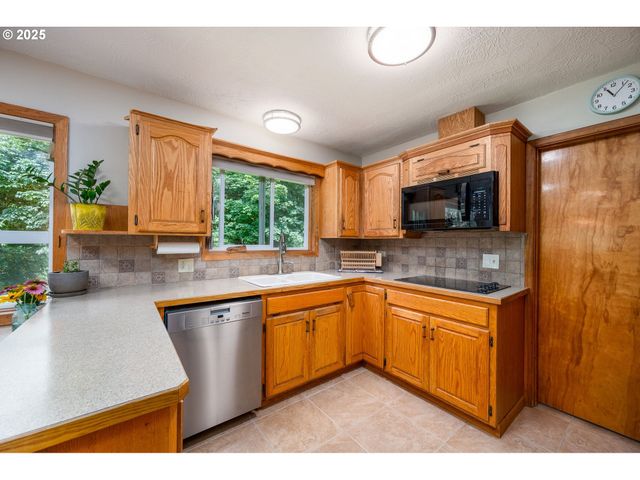 29497 S MERIDIAN Rd, Hubbard, OR 97032