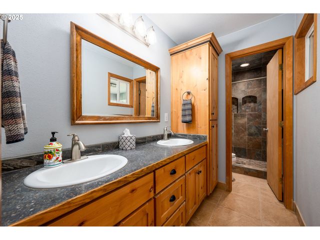 29497 S MERIDIAN Rd, Hubbard, OR 97032