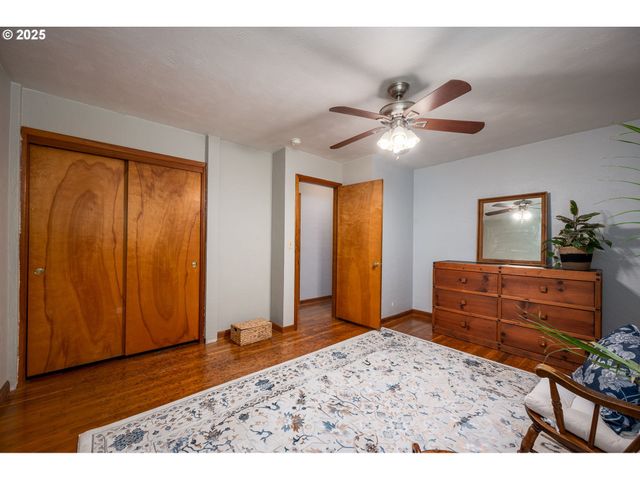 29497 S MERIDIAN Rd, Hubbard, OR 97032