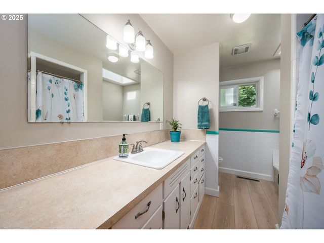 29497 S MERIDIAN Rd, Hubbard, OR 97032