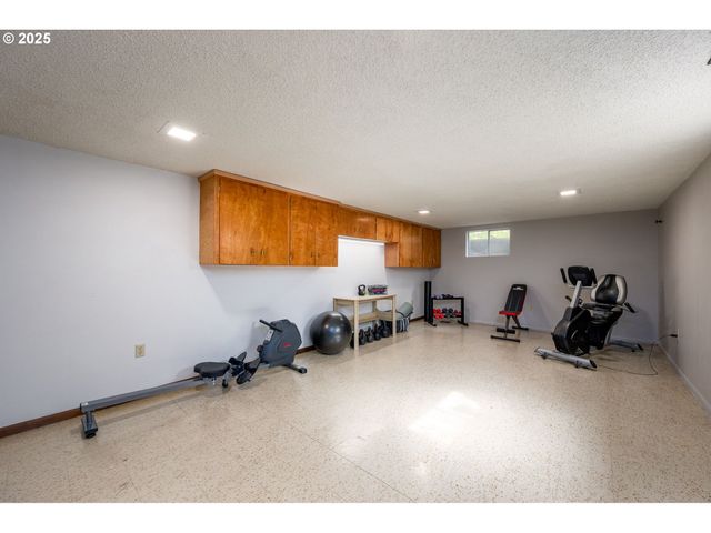 29497 S MERIDIAN Rd, Hubbard, OR 97032