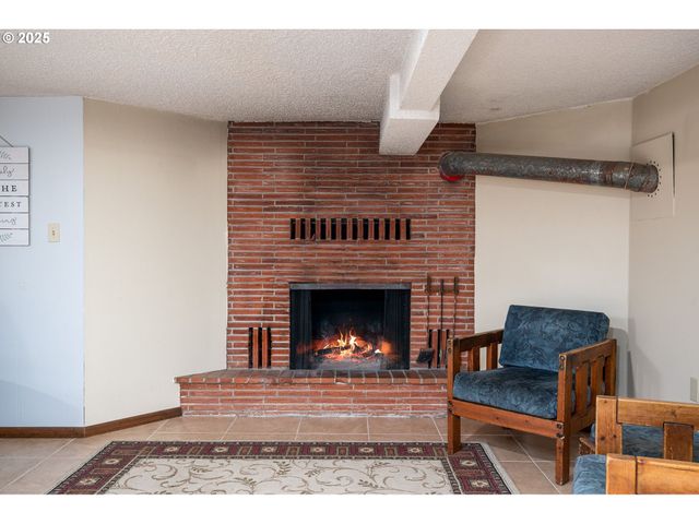 29497 S MERIDIAN Rd, Hubbard, OR 97032