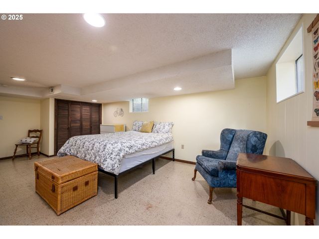 29497 S MERIDIAN Rd, Hubbard, OR 97032