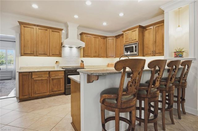 409 Torre Pine CT, Chesapeake, VA 23322
