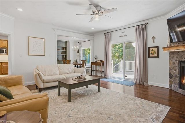 409 Torre Pine CT, Chesapeake, VA 23322